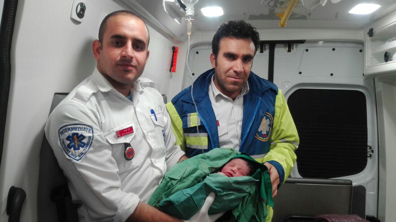 تولد نوزاد دختر در آمبولانس 115اورژانس خرم آباد