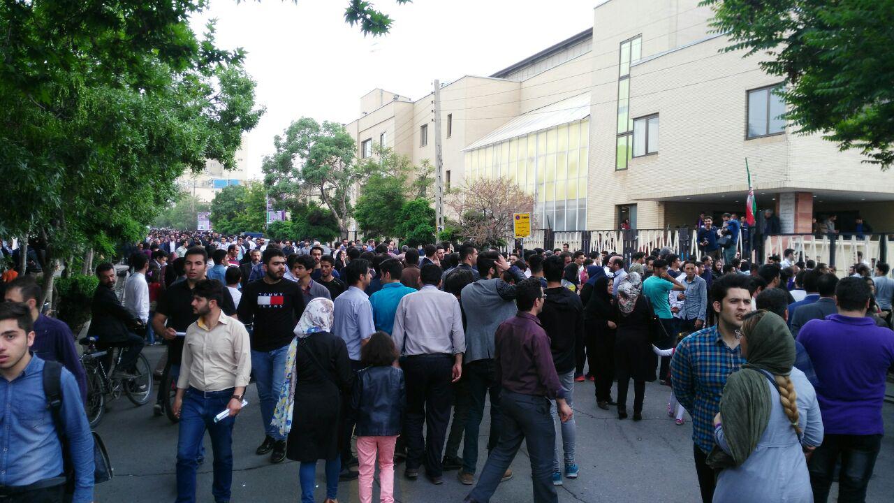 جشن ۱۰ هزار نفری هواداران روحانی در تبریز/تصاویر