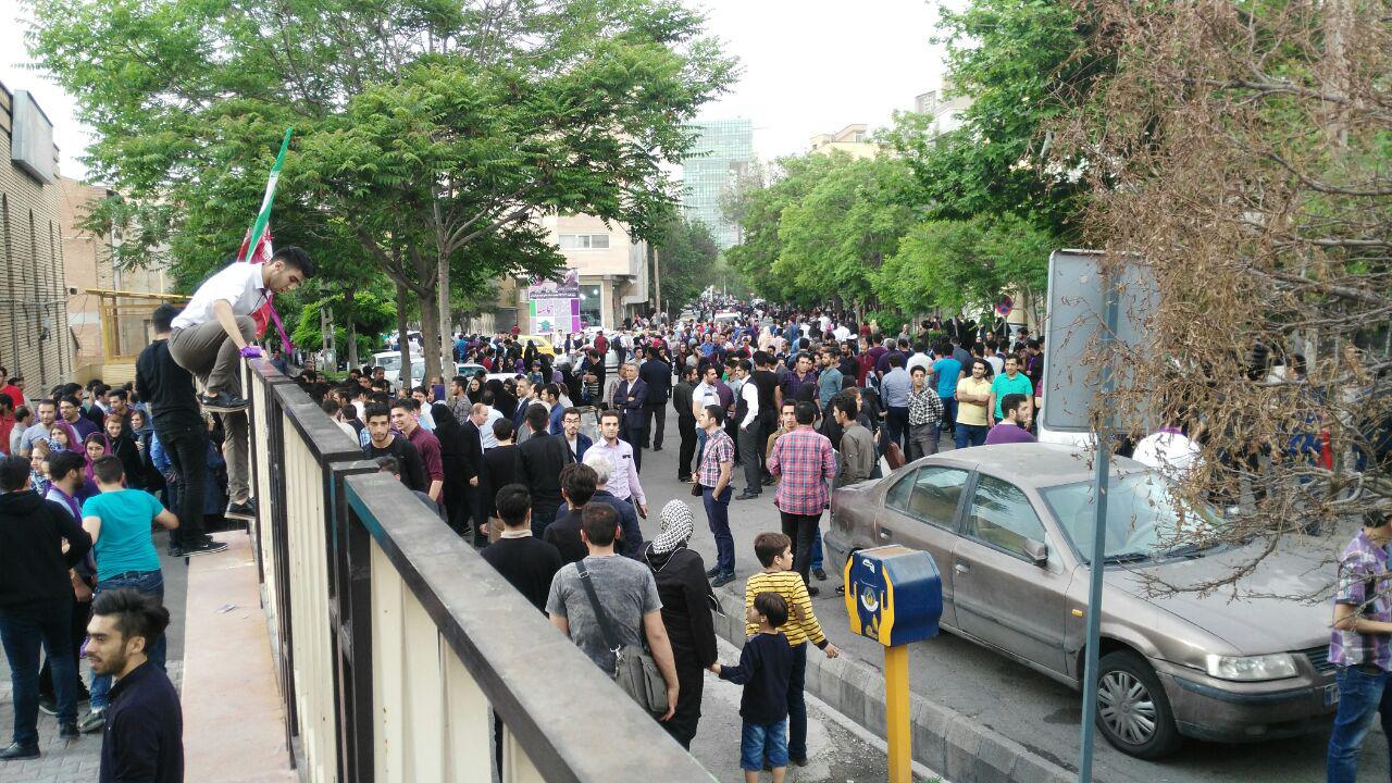 جشن ۱۰ هزار نفری هواداران روحانی در تبریز/تصاویر