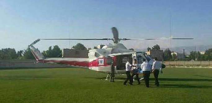 سوژه شدن فرود بالگرد اورژانس در ورزشگاه یاسوج هنگام برگزاری فوتبال !+ تصویر و فیلم