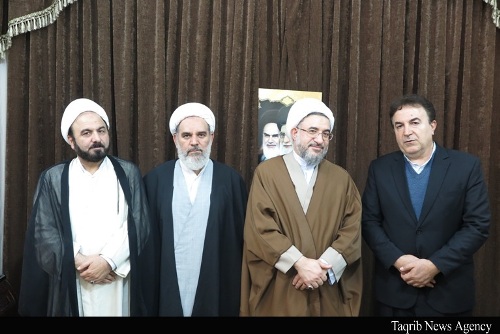 اساس کار دشمنان اسلام بر ایجاد تفرقه بین شیعه و اهل سنت بنا شده است. اساس کار دشمنان اسلام بر ایجاد تفرقه بین شیعه و اهل سنت بنا شده است.