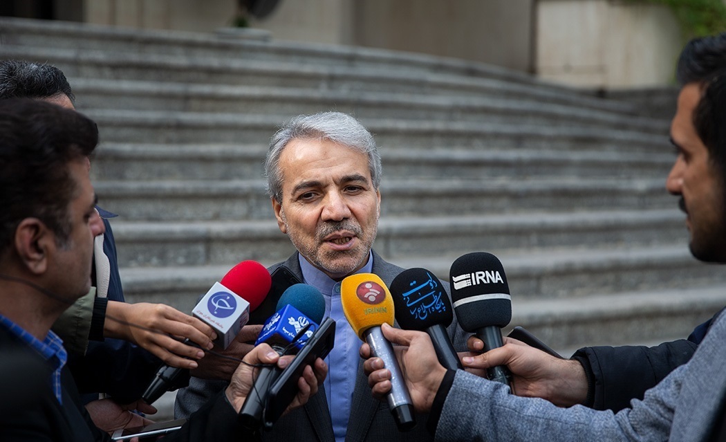 تخصیص های بودجه ای برای معوقات فرهنگیان / جزئیات افزایش 400 هزارتومانی در فروردین ماه / جمع بندی کابینه بر سر آئین نامه اجرائی افزایش حقوق