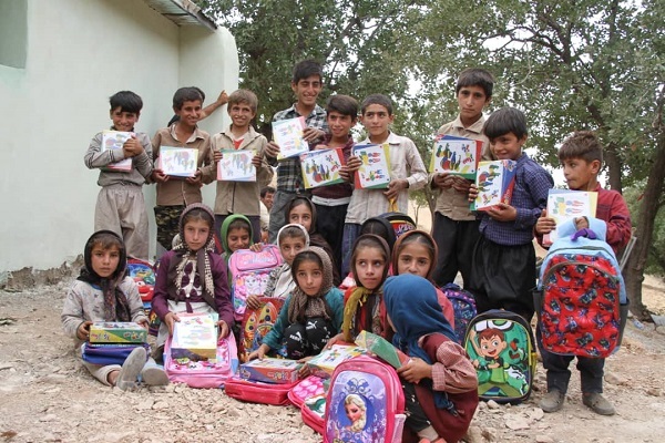 شادی هدیه کانون به کودکان مناطق محروم روستایی بخش سوسن شادی هدیه کانون به کودکان مناطق محروم روستایی بخش سوسن