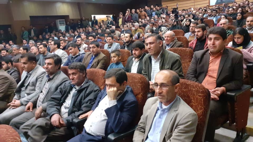 چه کرده اید که مردم به دسته بیل رای می دهند اما به شما نه! / سهم بی عرضگی روحانی در برون رفت کشور از شرایط فعلی تعیین کننده است