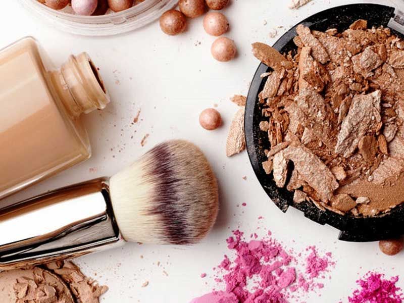 معرفی 5 مدل از بهترین پنکک های آرایشی برای پوست چرب و جوش دار معرفی 5 مدل از بهترین پنکک های آرایشی برای پوست چرب و جوش دار