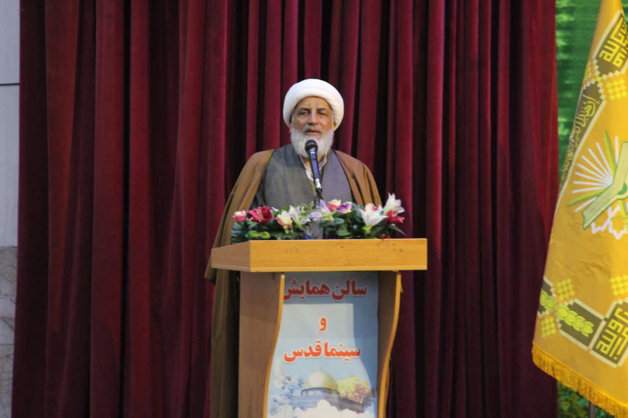 قرآن کریم کتاب راهنمای زندگی برای بشریت در تمام دوران ها است