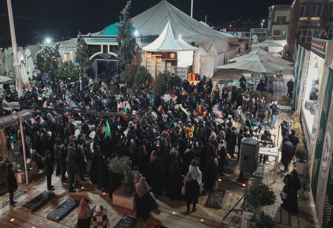 زیباترین توصیف ها از زبان زائران حاج قاسم: کاپشن صورتی ریحانه نه یک لباس بلکه شعاری برای همبستگی است/ چنین مردمی هرگز از مسیر خود باز نمی‌گردند