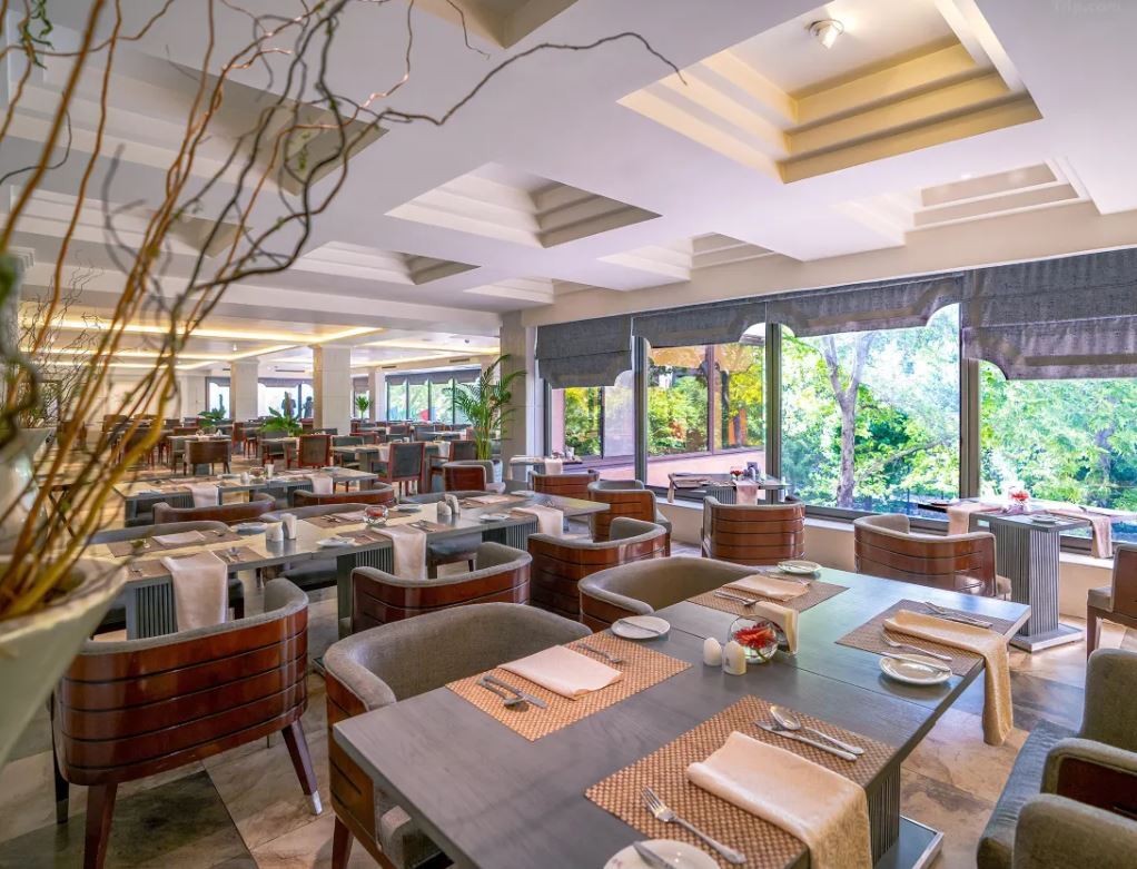 همه چیز درباره هتل اسپیناس بلوار کشاورز