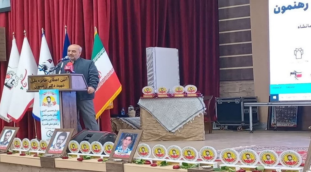 جامعه پزشکی همواره در عرصههای مختلف برای تأمین سلامت و آرامش جامعه در تلاش است