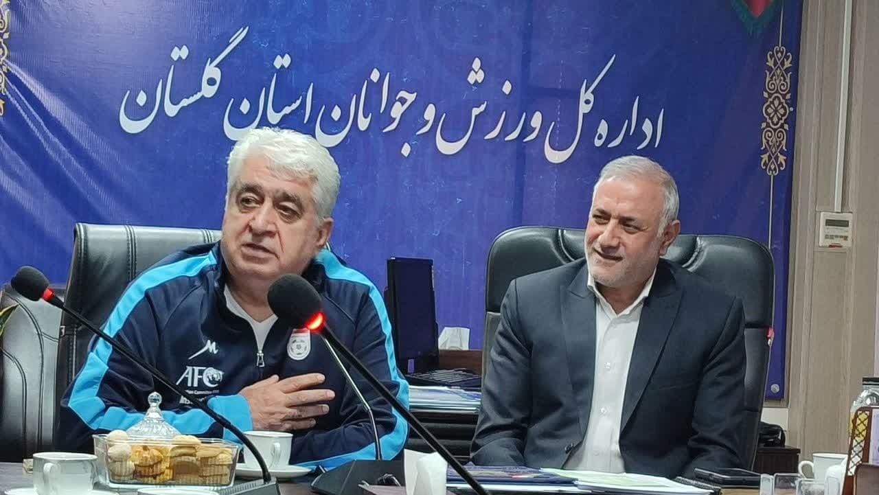 شمسایی تیم ملی را گروگان گرفته است/ متاسفانه سرمربی تیم ملی به تذکرات و انتقادهای پیشکسوتان بی‌اعتنایی می‌کند