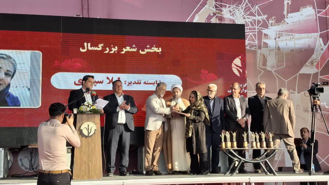 آیین اختتامیه دومین جشنواره ادبی شکرستان خوزستان / مصطفی رحماندوست شاعر نوستالژی در شکرستان آیین اختتامیه دومین جشنواره ادبی شکرستان خوزستان / مصطفی رحماندوست شاعر نوستالژی در شکرستان