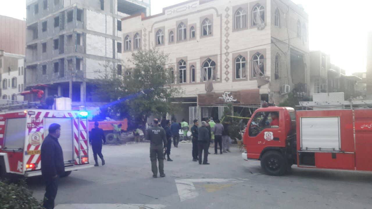 گزارش تصویری انفجار مهیب در حسینیه ارشاد همدان. گزارش تصویری انفجار مهیب در حسینیه ارشاد همدان.