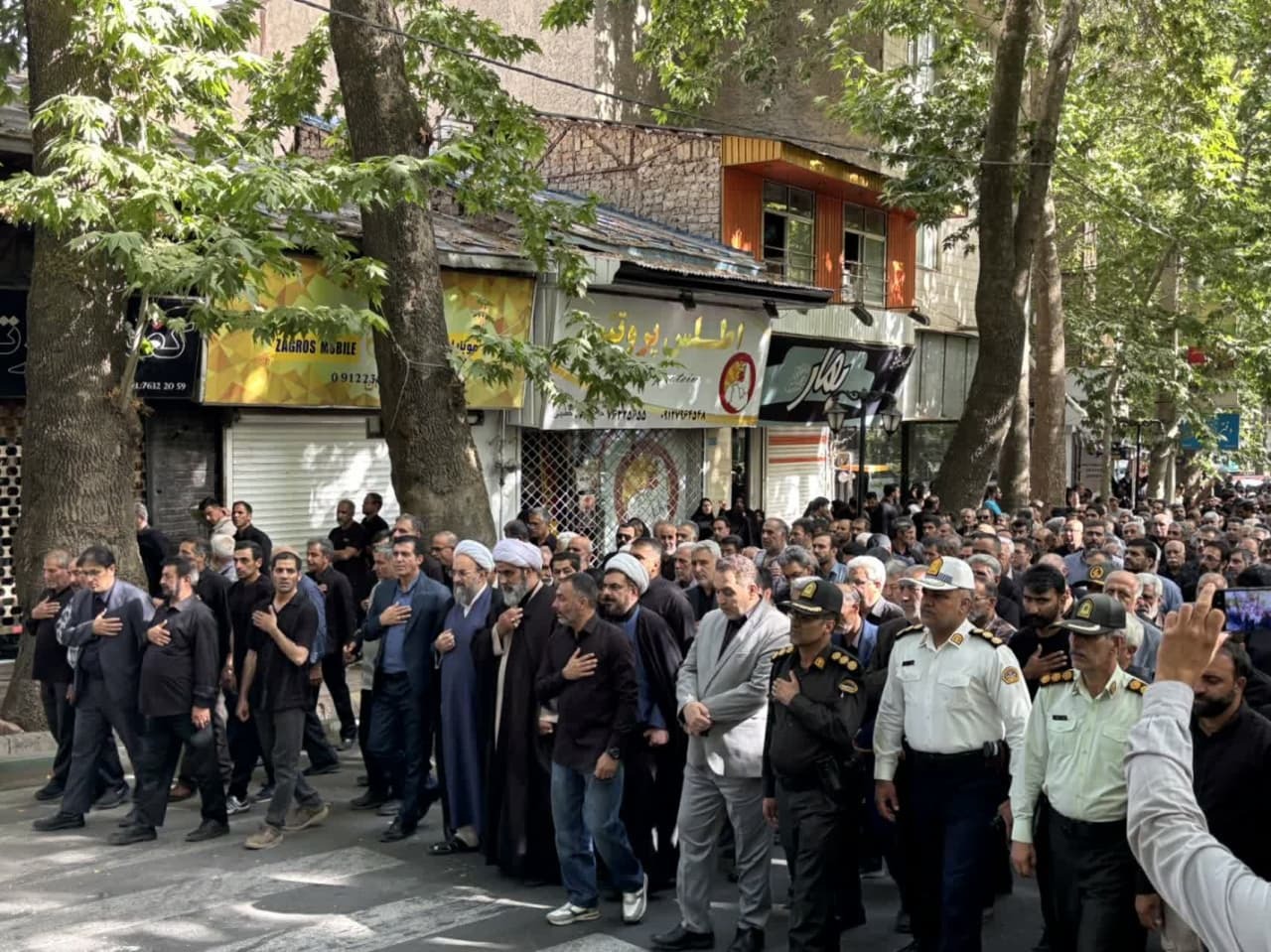 خروش دماوندی ها در تشییع پیکر دو شهید حمله رژیم صهیونیستی به روایت تصویر /در حال تنظیم