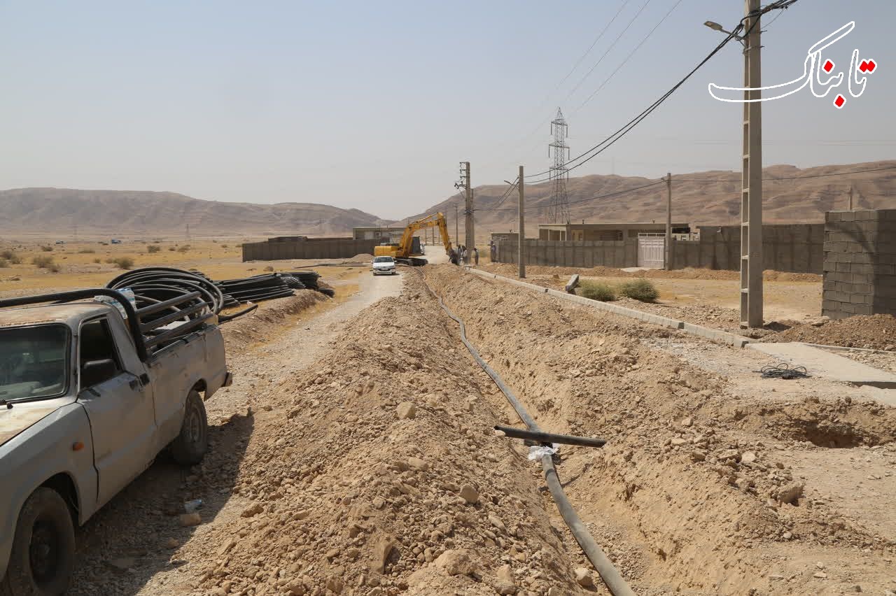 اجرای شبکه توزیع آب در روستای سرتنگ زعفرانی شهرستان مهران