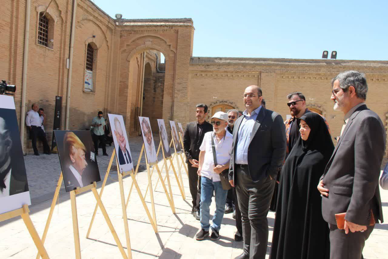 نمایشگاه بین&zwnj;المللی بزرگان کاریکاتوریست چهره جهان در لرستان افتتاح شد+تصویر