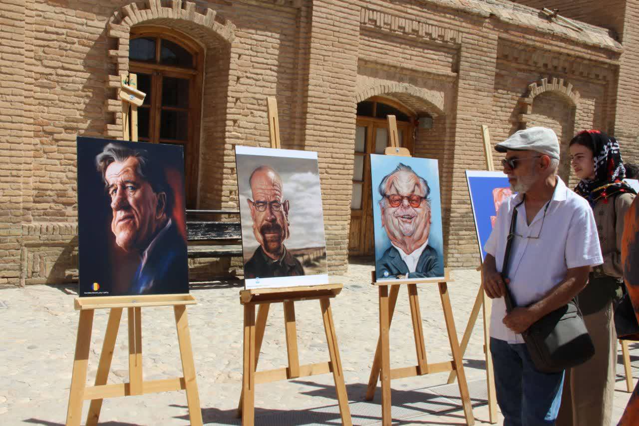 نمایشگاه بین&zwnj;المللی بزرگان کاریکاتوریست چهره جهان در لرستان افتتاح شد+تصویر