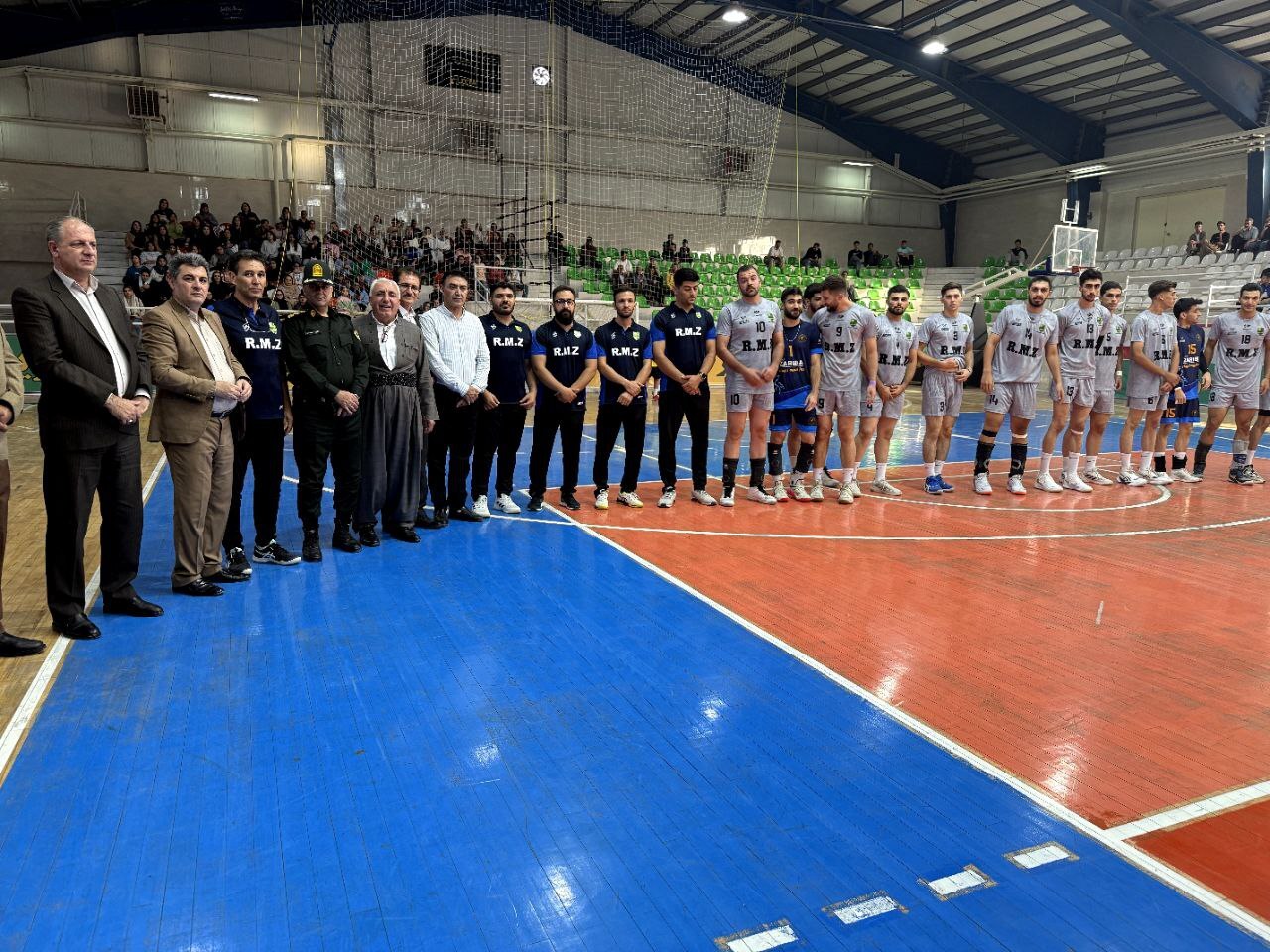 رونمایی از تیم والیبال «روژ میوه زریبار» با حمایت فرماندار مریوان/ حضور در لیگ کشوری با اسپانسری بخش خصوصی