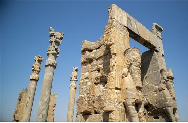 حاشیه یا واقعیت؟؛ پاسخ میراث فرهنگی فارس به شایعات تهدید تخت‌جمشید و تأکید بر امنیت حریم اثر جهانی