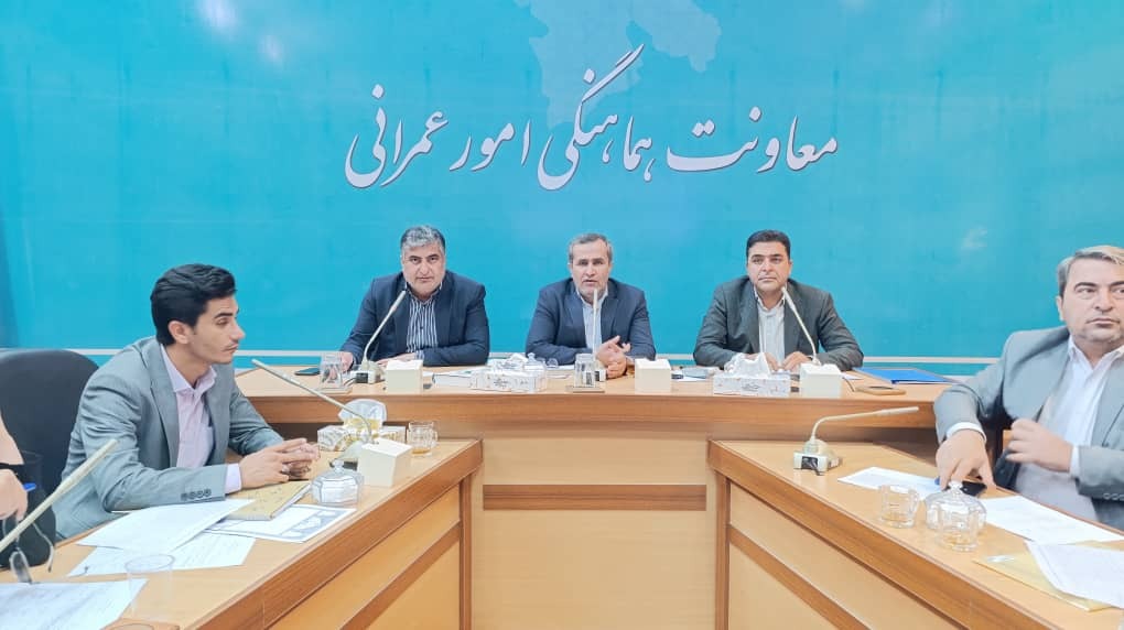 تأکید معاون عمرانی استاندار بر شفافیت و سرعت در بررسی طرح‌های زیرساختی / هشدار به دستگاه‌های متخلف در ارائه گزارش‌