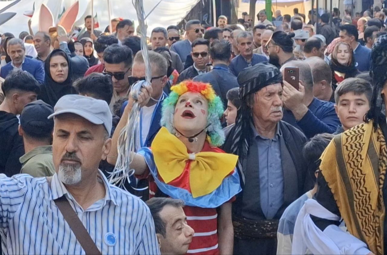 آغاز پرشور هجدهمین جشنواره بینالمللی تئاتر خیابانی مریوان با کارناوال شادی و حضور هنرمندان داخلی و خارجی آغاز پرشور هجدهمین جشنواره بینالمللی تئاتر خیابانی مریوان با کارناوال شادی و حضور هنرمندان داخلی و خارجی