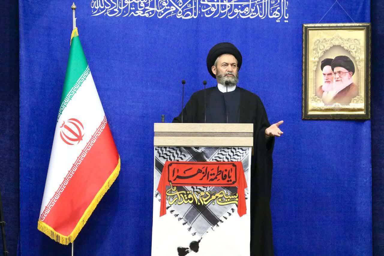 رهبری در تبیین شخصیت زن سنگ تمام گذاشتند رهبری در تبیین شخصیت زن سنگ تمام گذاشتند