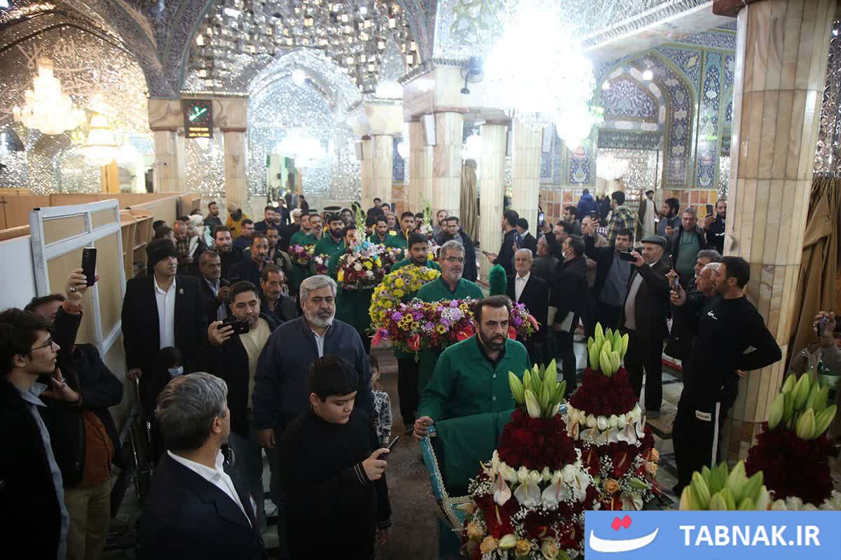 گزارش تصویری/ گلآرایی ضریح مطهر بانوی کرامت در آستانه میلاد حضرت فاطمه زهرا سلام الله علیها گزارش تصویری/ گلآرایی ضریح مطهر بانوی کرامت در آستانه میلاد حضرت فاطمه زهرا سلام الله علیها