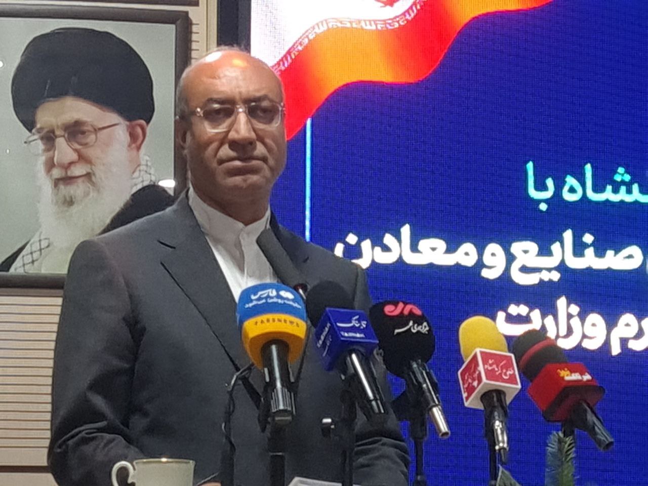 ۴۰ درصد صادرات ایران به عراق از دروازههای کرمانشاه انجام میشود/ ۴۰ درصد صادرات ایران به عراق از دروازههای کرمانشاه انجام میشود/