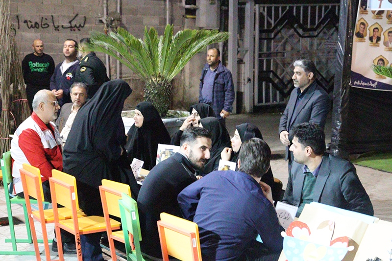 ادای احترام به شهدای دانشآموز میناب در میز خدمت مردمی خمام + تصاویر ادای احترام به شهدای دانشآموز میناب در میز خدمت مردمی خمام + تصاویر