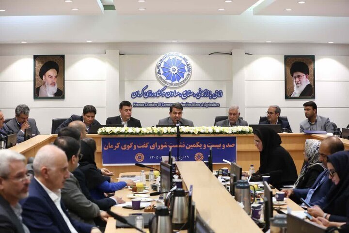 رتبه نخست کرمان در سرمایهگذاری انرژی خورشیدی/قرارگاه حمایت از تولید در استان تشکیل میشود رتبه نخست کرمان در سرمایهگذاری انرژی خورشیدی/قرارگاه حمایت از تولید در استان تشکیل میشود