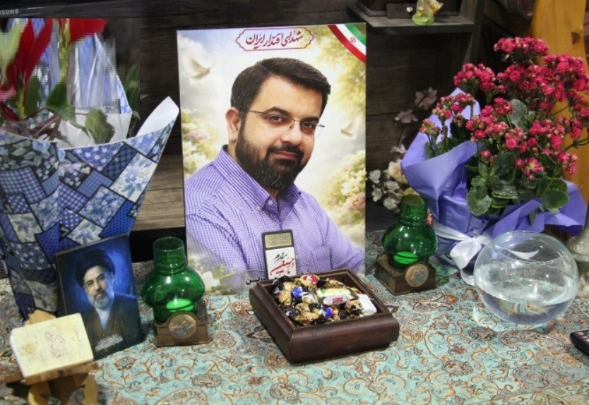 تجلیل دانشگاه آزاد گیلان از خانواده شهید صادق زرین/ شهیدی که رهبر انقلاب نام او را زنده نگه داشتند تجلیل دانشگاه آزاد گیلان از خانواده شهید صادق زرین/ شهیدی که رهبر انقلاب نام او را زنده نگه داشتند