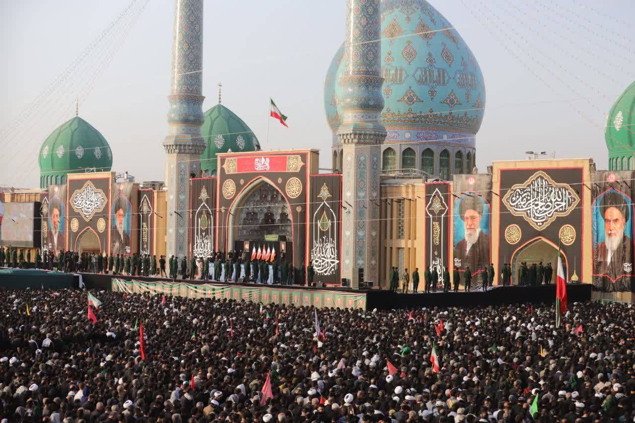 قیامت مردم در آخرین حضور رهبری در قم/ از جمکران تا حرم؛ جمعیتی که بیپایان است قیامت مردم در آخرین حضور رهبری در قم/ از جمکران تا حرم؛ جمعیتی که بیپایان است