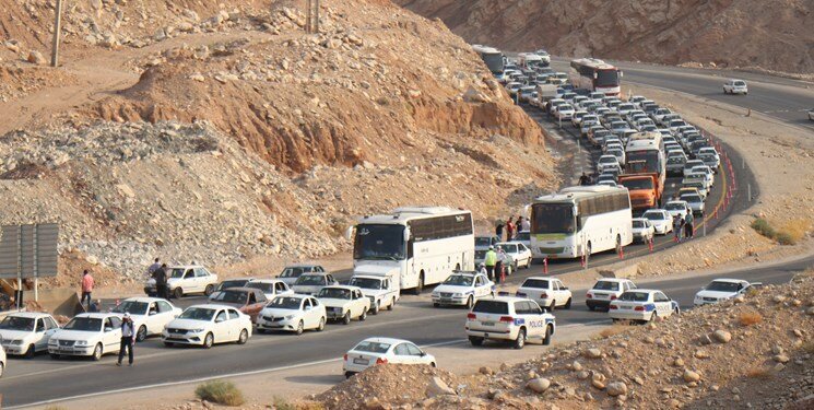 تردد ۹۰ هزار نفر از مرزهای خوزستان برای شرکت در مراسم تشییع رهبر شهید تردد ۹۰ هزار نفر از مرزهای خوزستان برای شرکت در مراسم تشییع رهبر شهید