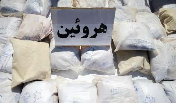 دستگیری سوداگران مرگ با محموله شیشه و هروئین در اردبیل دستگیری سوداگران مرگ با محموله شیشه و هروئین در اردبیل