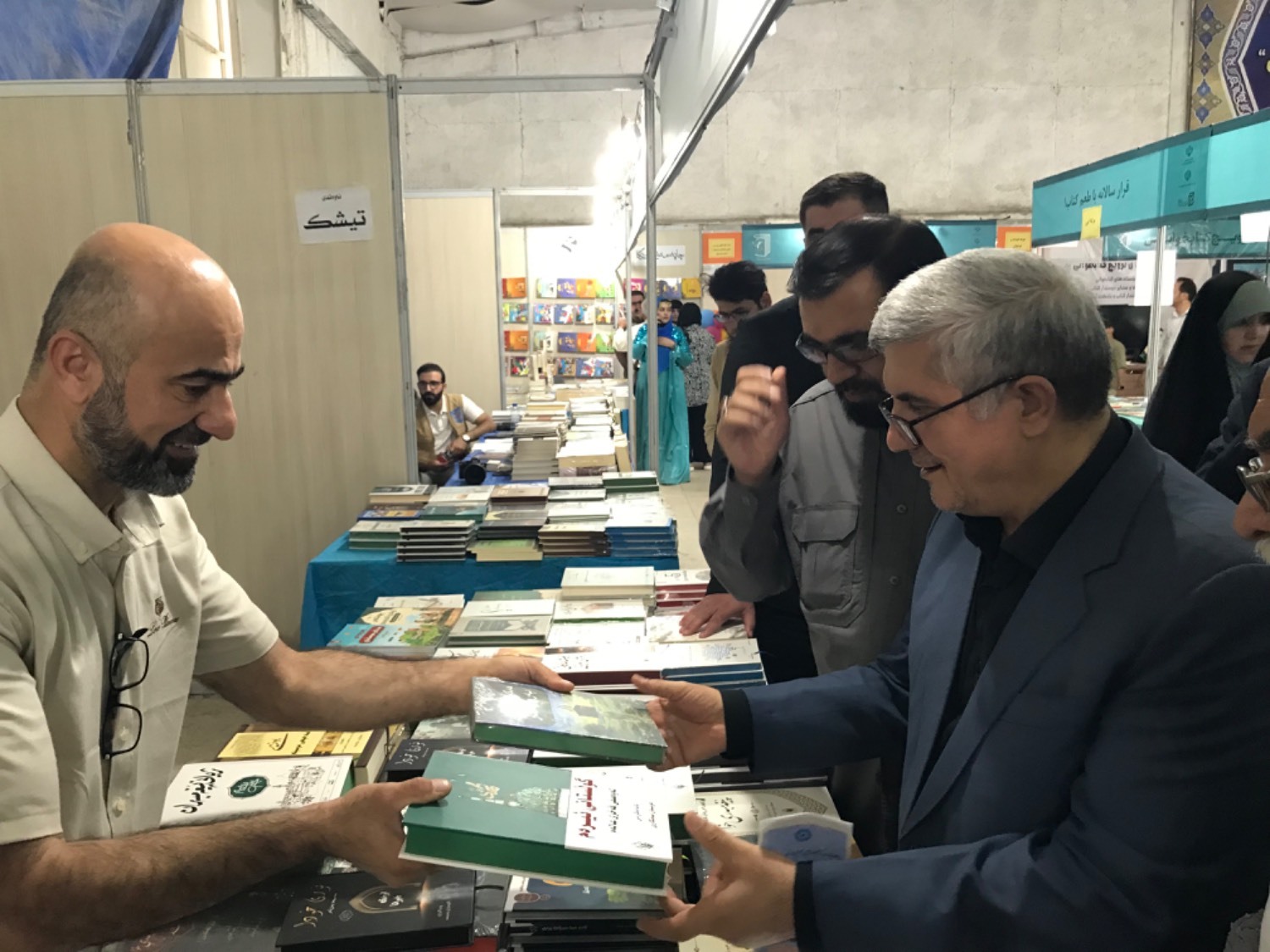 فضای مجازی نمیتواند جای کتاب و کتابخوانی را بگیرد/ توسعه کشورها در گرو توجه به فرهنگ مطالعه است فضای مجازی نمیتواند جای کتاب و کتابخوانی را بگیرد/ توسعه کشورها در گرو توجه به فرهنگ مطالعه است
