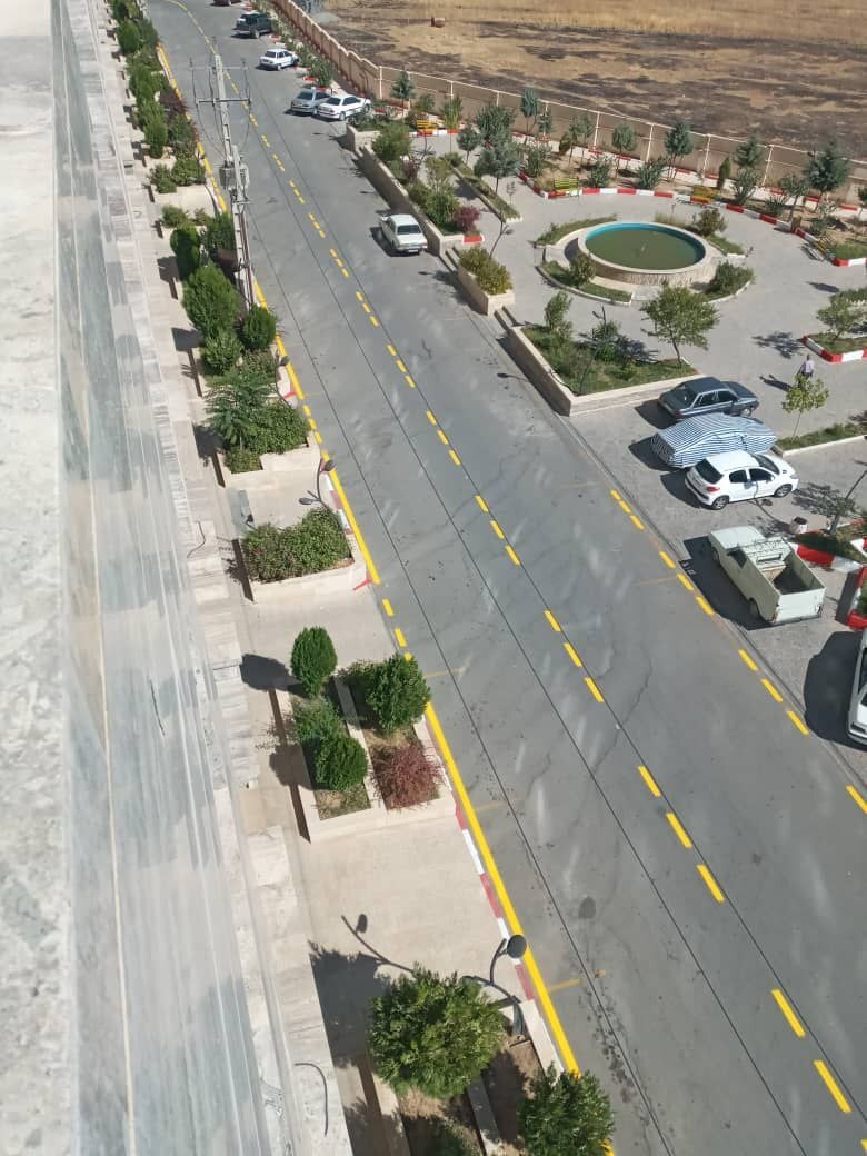 از رنگآمیزی تا خطکشی؛ مطالبه اهالی مجتمعهای مسکونی سنندج روی ریل اجرا از رنگآمیزی تا خطکشی؛ مطالبه اهالی مجتمعهای مسکونی سنندج روی ریل اجرا