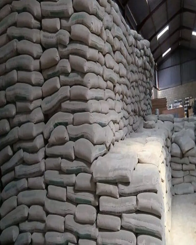 کشف 25 تُن سیمان احتکار شده در حاجی آباد